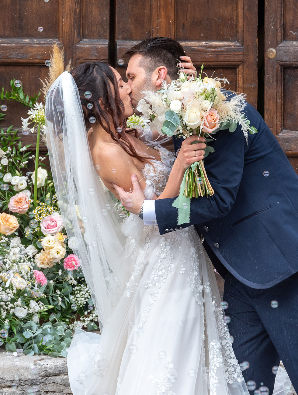 Fiori colorati per una festa di matrimonio