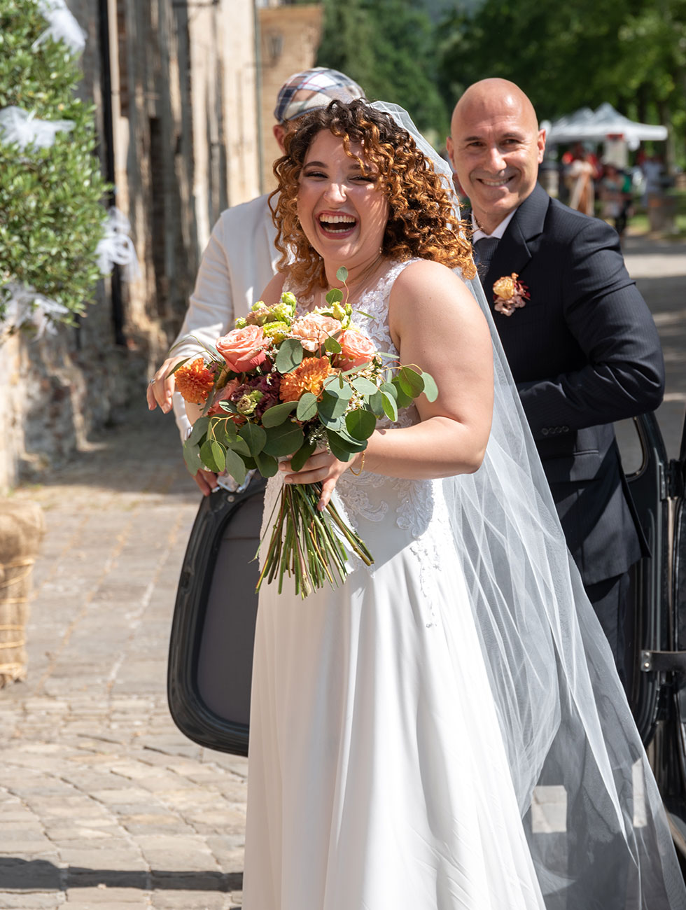 Fiori colorati per una festa di matrimonio