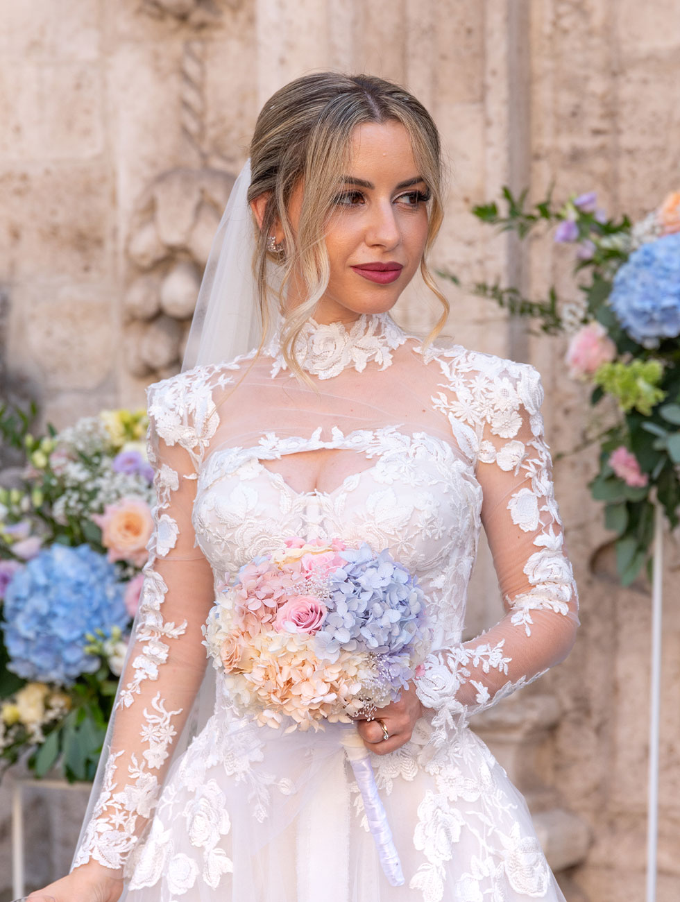 Fiori colorati per una festa di matrimonio