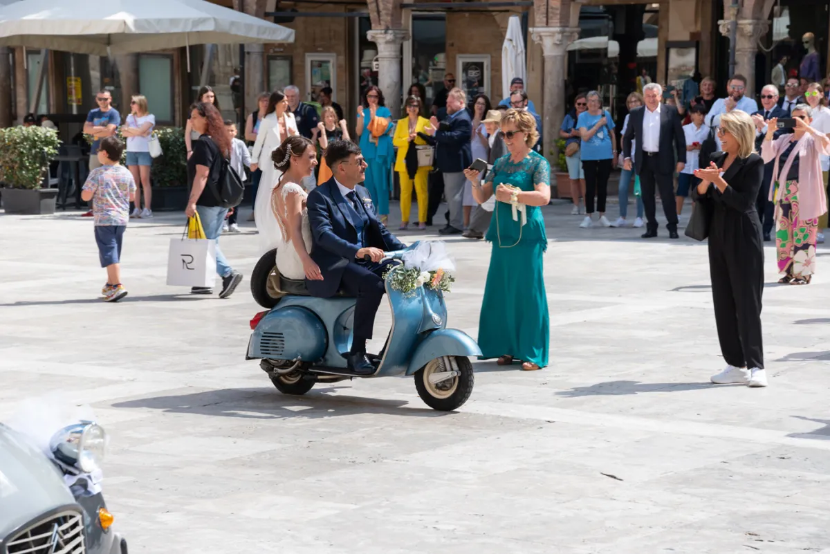 Allestimento floreale Colored Vibes per matrimonio a Ascoli Piceno - foto 18